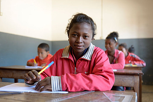 女孩,14岁,小学,马达加斯加,非洲