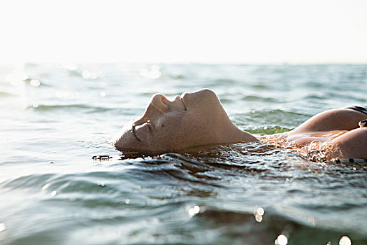 女人,漂浮,水中