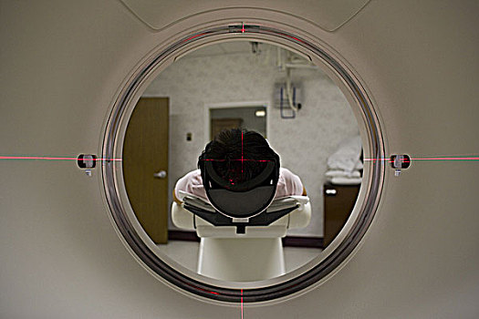 病人,进入,核磁共振成像,机器,后视图