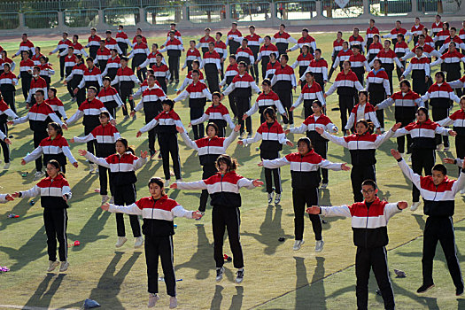 新疆哈密,高中生体育大课间活动,朝气蓬勃阳光自信
