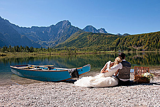 婚礼,情侣,船,湖,山,死,萨尔茨卡莫古特,上奥地利州,奥地利,欧洲