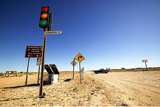红绿灯,土路,澳洲南部,澳大利亚