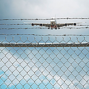 大型喷气客机,铁丝网,刺铁丝网,皮尔森国际机场,多伦多,安大略省,加拿大