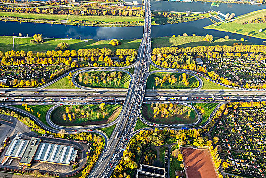 高速公路,连通,苜蓿叶,高峰时间,堵车,靠近,杜伊斯堡,堤岸,鲁尔区,北莱茵威斯特伐利亚,德国