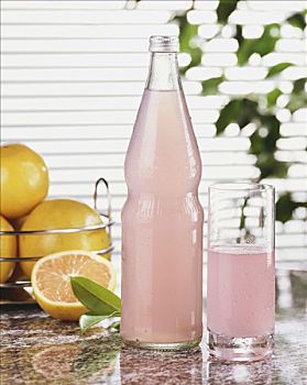 粉红葡萄柚,柠檬水,玻璃杯,瓶子