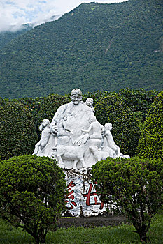 台湾花莲县花莲市光隆大理石加工厂的景观雕塑,母亲