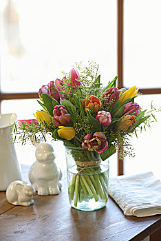 茂盛,花束,郁金香,精美,玻璃花瓶,靠近,兔子
