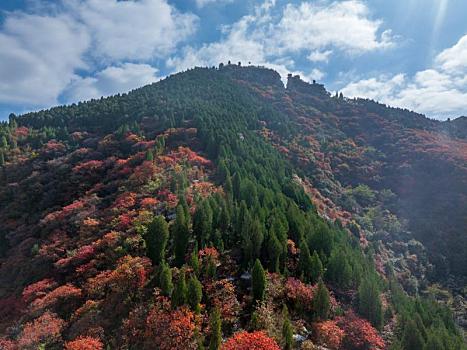 航拍济南彩石劈山红叶