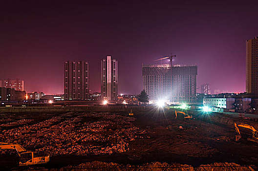 城市夜晚的建筑工地