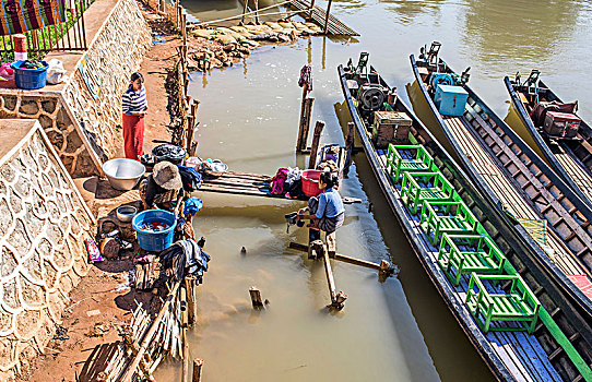 缅甸,掸邦,茵莱湖,洗衣服,独木舟,岸边,旅店,运河