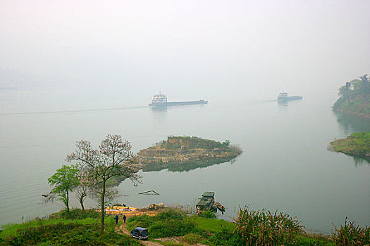 三峡水库蓄水后,往日的小丘陵地带山头形成了一个个小孤岛,有点,世外桃源,意景