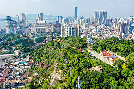 航拍福建厦门鸿山公园与鸿山寺