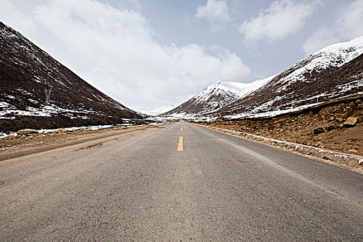 西藏雪山公路