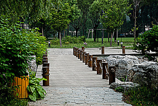 北京社区公园的桥