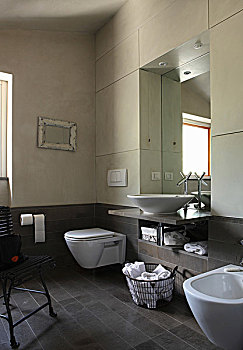 现代,浴室,暗色,地砖,盥洗盆,风情,合适,柜厨