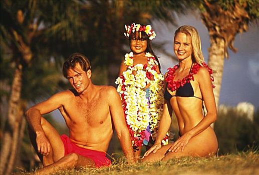 夏威夷,孩子,游客,海滩,夫妻,拿着,花,花环