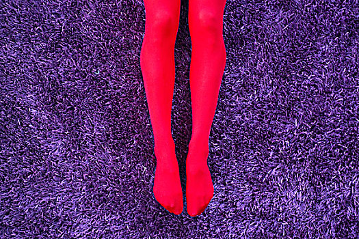 红色,紧身裤