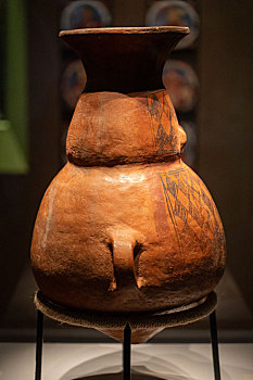 秘鲁印加博物馆基尔克文化陶大型人形罐