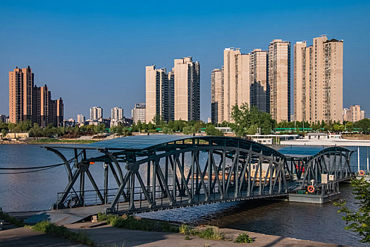 中国江苏省南京市长江外滩红卫客渡口客运码头建筑环境