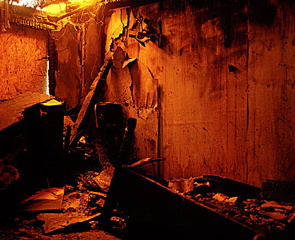 烧,室外,卧室,打火机,烧焦,残留,家具,向上,窗户,橙色,防水油布,遮盖,屋顶,英国,四月,2009年