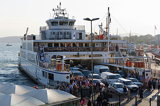 车辆渡船,渡轮,港口,博斯普鲁斯海峡,伊斯坦布尔,欧洲,土耳其,亚洲
