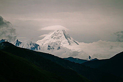 贡嘎山