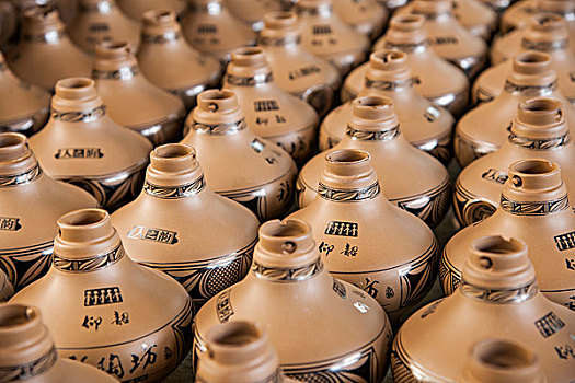 重庆世国华陶瓷工艺制品有限公司生产酒罐