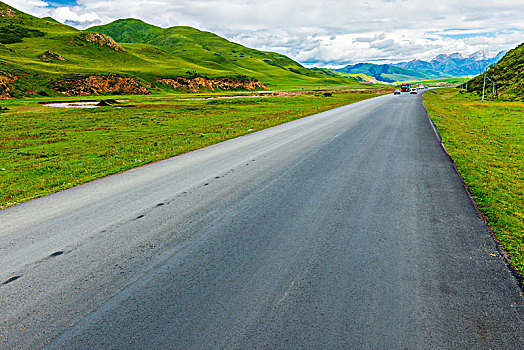 高原草原道路