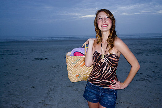 女青年,拿着,包,海滩