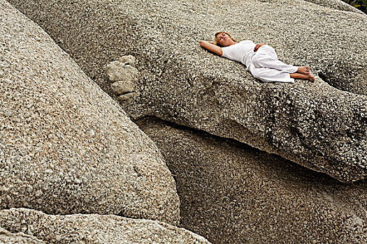 女人,躺着,石头