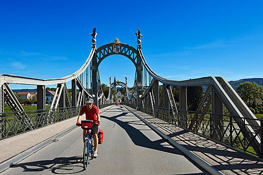 骑车,穿过,桥,巴伐利亚,萨尔茨堡,劳芬,齐姆高,上巴伐利亚,德国,奥地利,欧洲