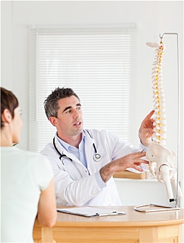 医生,展示,女病人,局部,脊椎