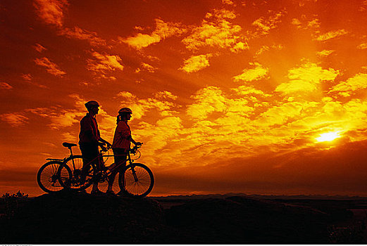 伴侣,山地自行车,日落,艾伯塔省,加拿大