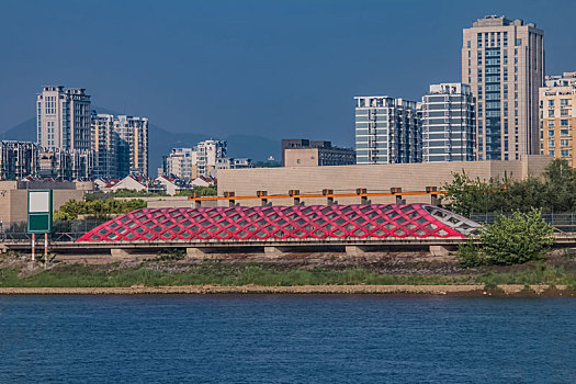 中国江苏省南京市长江外滩彩虹桥建筑环境