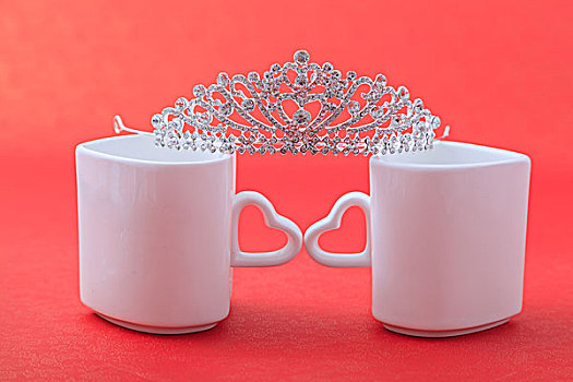 水晶皇冠和爱情水杯
