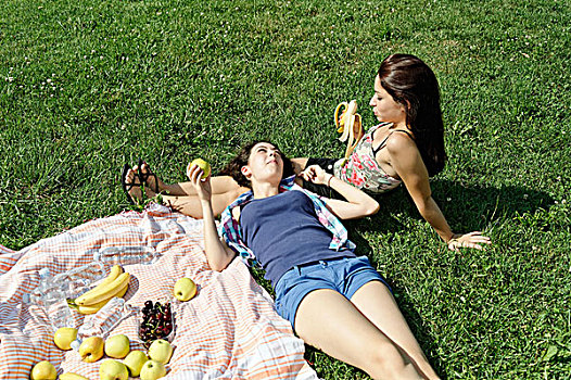 两个,年轻,女人,分享,野餐