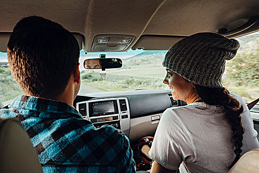 情侣,汽车,途中,旅游,后视图,科罗拉多,美国