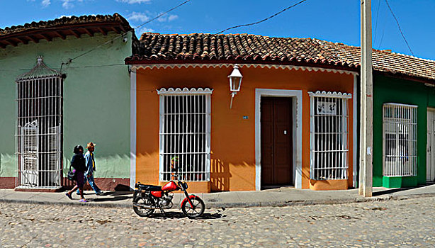 加勒比,古巴,圣斯皮里图斯,特立尼达,涂绘,房子,街头生活,红色,摩托车