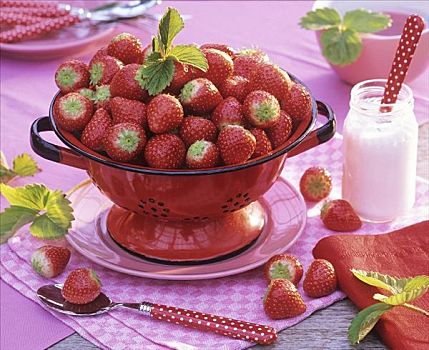 草莓,滤器,糖,勺子