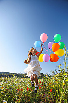 女孩,雀跃,彩色,气球,野花,草地,马略卡岛,西班牙