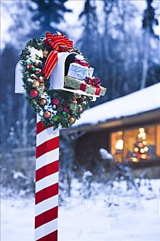 邮箱,装饰,圣诞节,花环,拐棍糖,条纹,邮政,正面,原木,家,费尔班克斯,阿拉斯加