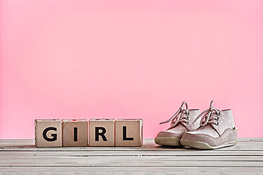 女婴,鞋,粉色,木桌子