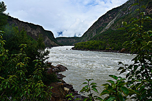 雅鲁藏布大峡谷风景