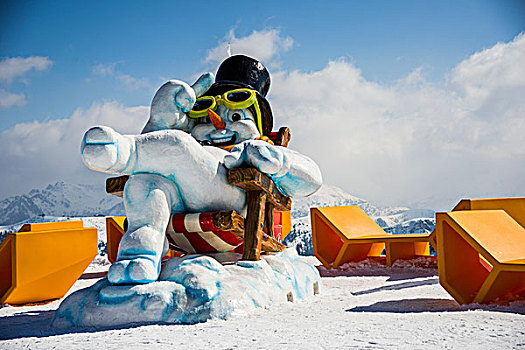 雪人,墨镜,大礼帽,坐,折叠躺椅,滑雪胜地,萨尔茨堡,奥地利,欧洲