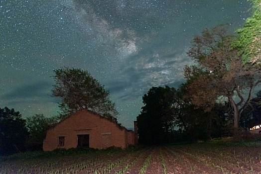 星空,废墟