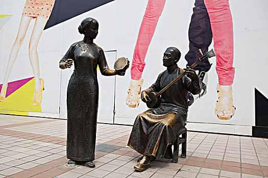 北京王府井商业街雕塑