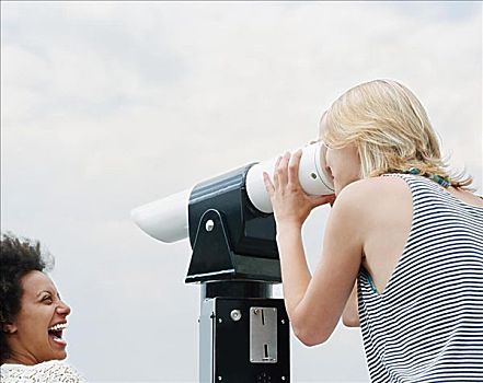 女青年,看穿,望远镜