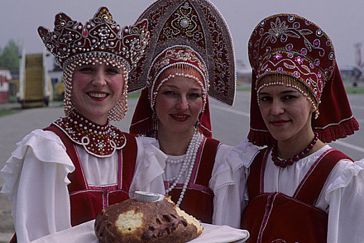 俄罗斯,机场,传统,欢迎,典礼,女人,给,面包,盐