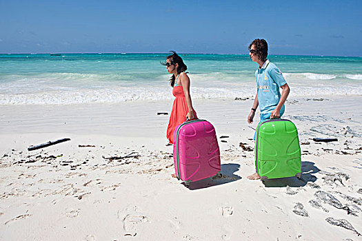 两个,青少年,假日,拿,手提箱,海滩