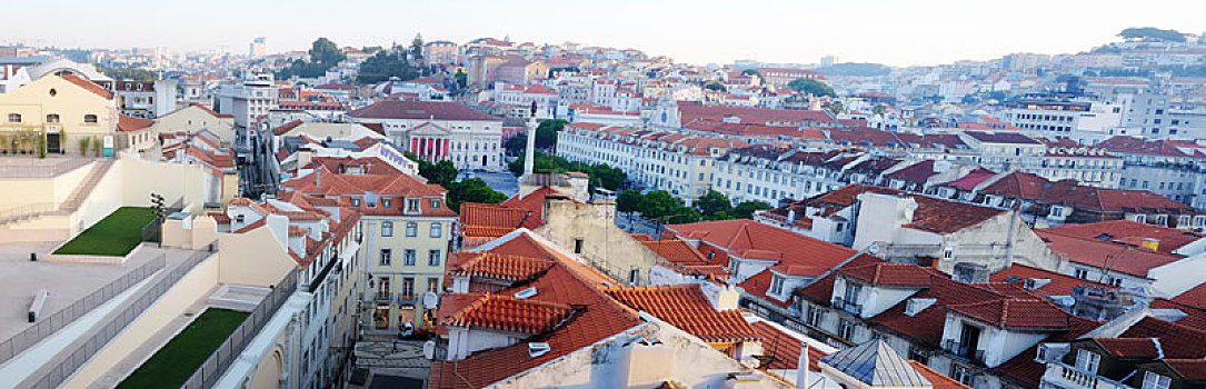 清晨的葡萄牙里斯本老城全景